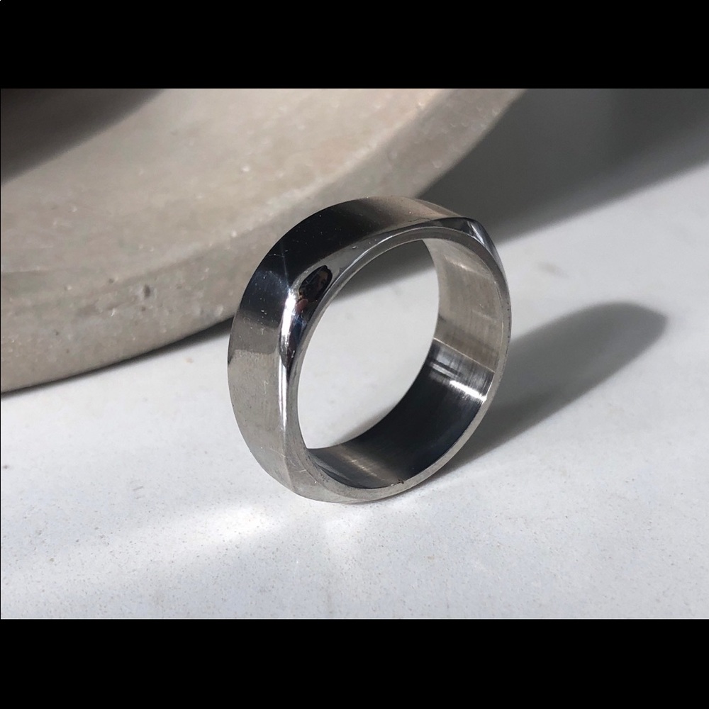 Silver geometric band ring